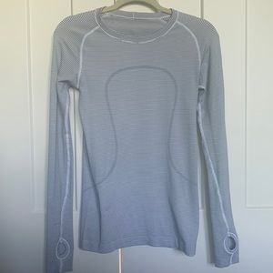 Long Sleeve LuLu Lemon Workout Top